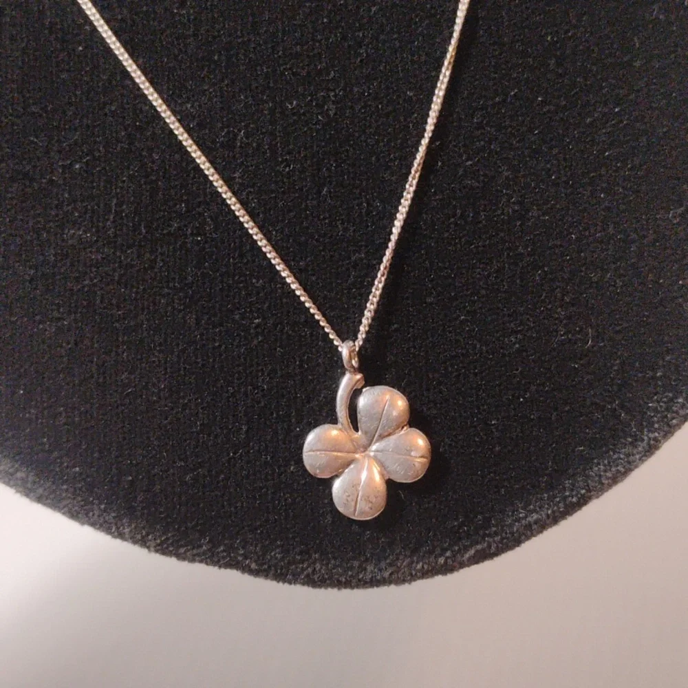 925 Sterling Silver Four Leaf Clover Pendant Necklace Approx 20" Total Length - Picture 2 of 7